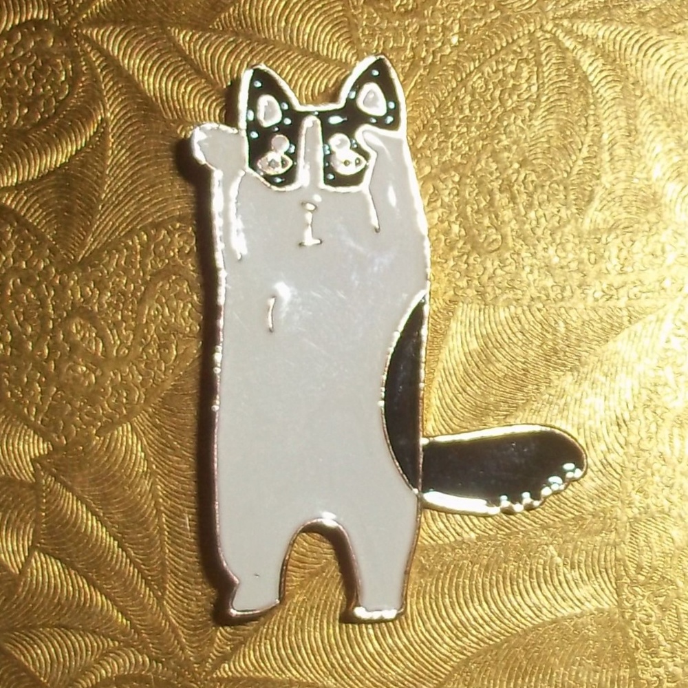 Tiny "scarry" Cat Lapel/Scarf/Hat Pin